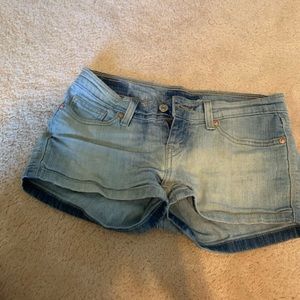 Light wash Levi’s shorts